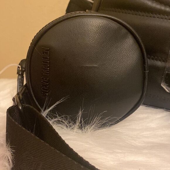 NWT Steve Madden Crossbody Bag w/AirPod Pouch - Picture 8 of 16